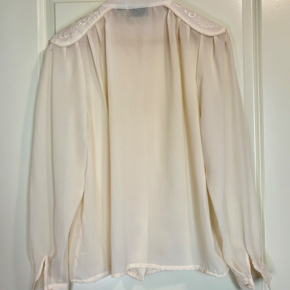 Vintage Robinson's Cream Polyester Blouse Wrap Collar Tassel Detail Women's Sz 8 - Picture 7 of 8